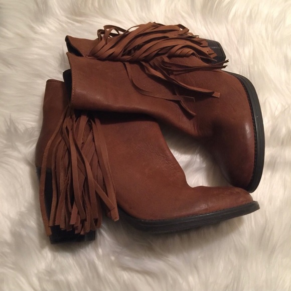 Steve Madden Brown Fringe bootie Size 10 - Picture 2 of 6